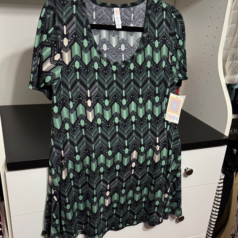LuLaRoe Geometric Green and Black Short Sleeve Top